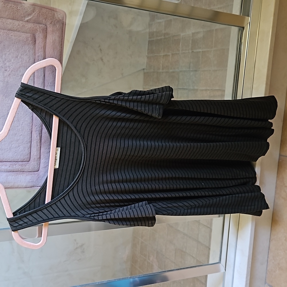 Ginger G cold shoulder top green black size med